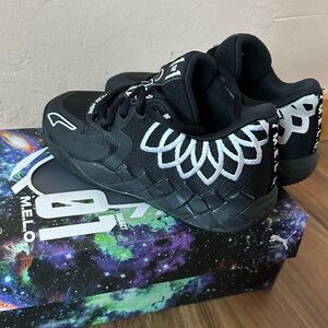 LaMello big kids size 4 like new